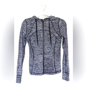 Lululemon hood define nulu, black & white hoodie, sz 4, pockets, good condition